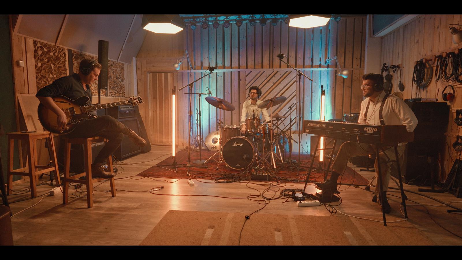 Room for Three – organ jazz trio performing live